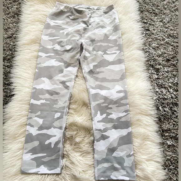 Gray & White Camo Print Leggings - Picture 1 of 1